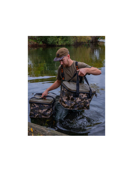 Geanta Fox Aquos Camo Bag 30L, 41.5x28x27.5cm Geanta Fox Aquos Camo Bag 30L, 41.5x28x27.5cm