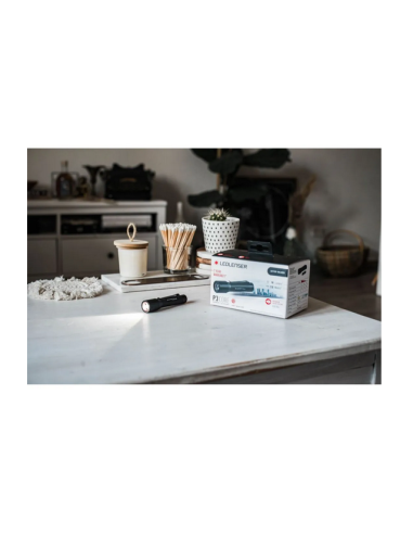 Lanterna Buzunar Tip Stilou LED Lenser P3 Core 90 Lumeni