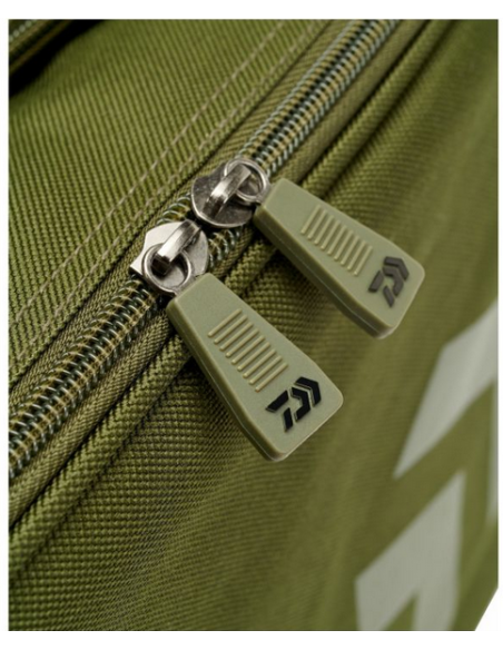 Geanta Daiwa Black Widow Compact Tackle Bag, 52x30x24cm Geanta Daiwa Black Widow Compact Tackle Bag, 52x30x24cm