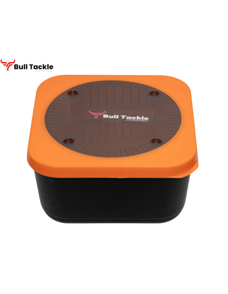 Cutie Momeala Bull Tackle Cu Capac Si Sita, 1.8L Cutie Momeala Bull Tackle Cu Capac Si Sita, 1.8L